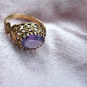 February birth stone in 10 kt gold ring